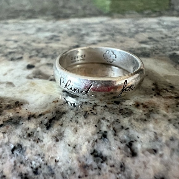 Gucci Blind For Love Ring - Picture 3 of 9